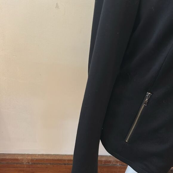 Tahari zip front black lined jacket Size M EUC - Picture 3 of 9